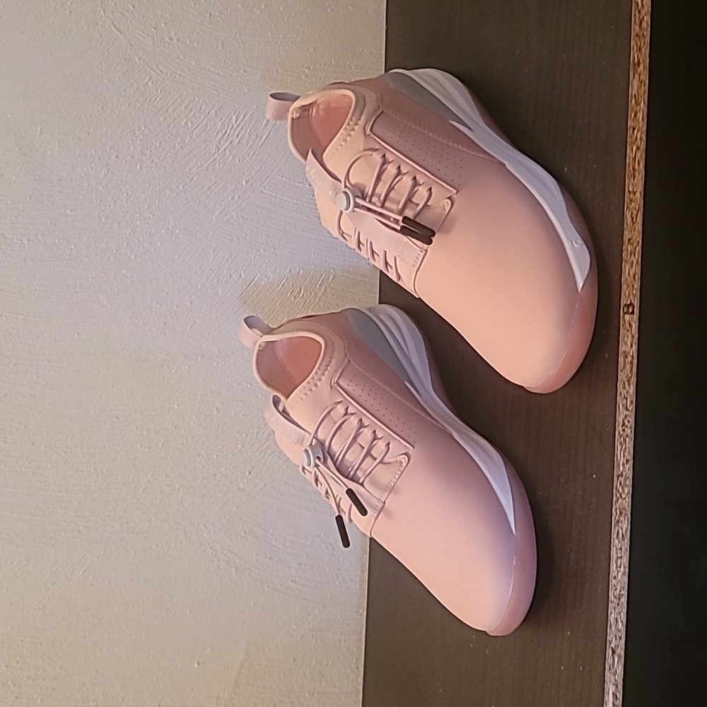 Clove Nursing Shoes